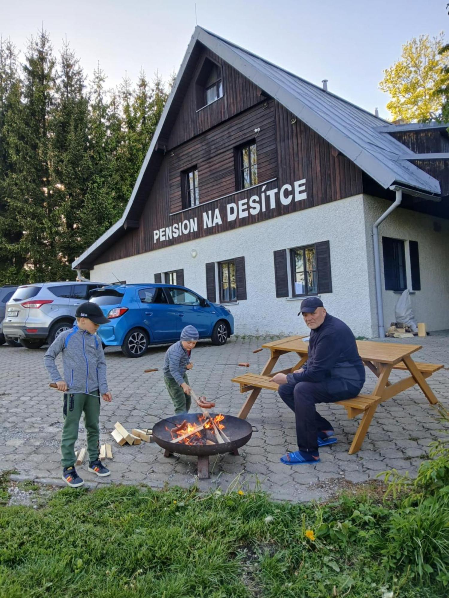 Chalupa Na Desítce Strážné Kültér fotó